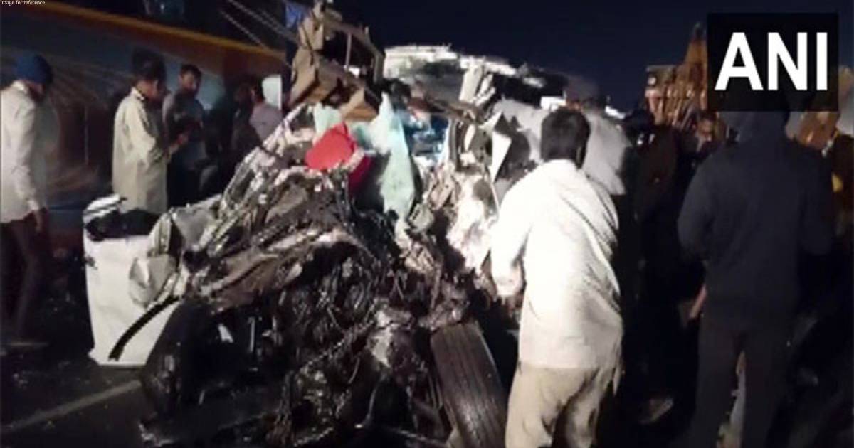 Gujarat: Nine dead as bus collides with SUV in Navsari